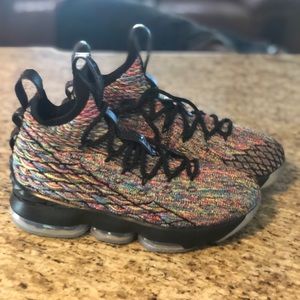 Big Boys Nike Lebron size 6.5Y